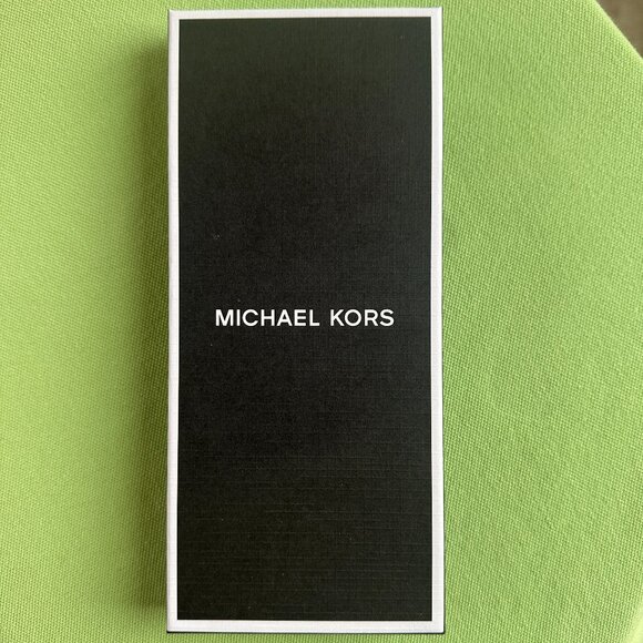MICHAEL KORS LOGO-EMBOSSED CASES FOR APPLE AIR TAG (BOXED SET OF 2):NIB … - Picture 8 of 9
